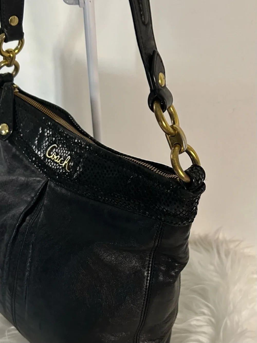 Coach Black Leather Shoulder Bag Snake skin purse Gold Hardware